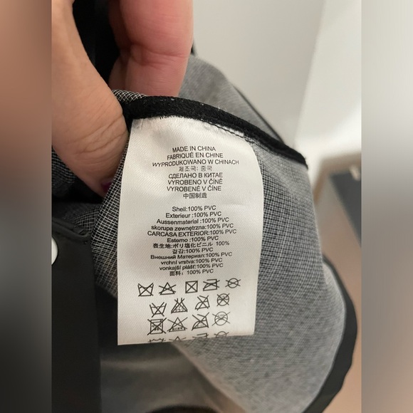 Size Medium Burton raincoat in excellent used condition - Picture 7 of 12